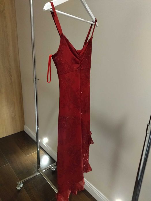 Червена,бляскава рокля