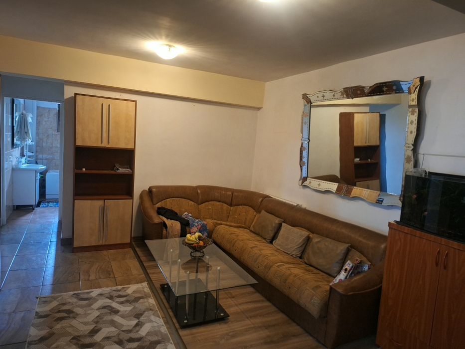 Inchiriez apartament 3 camere