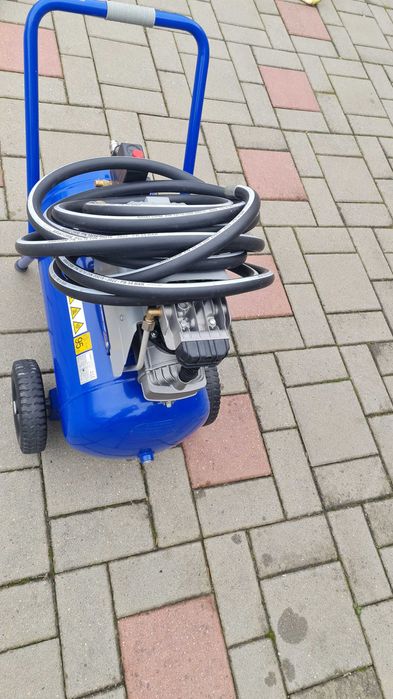 Vand compresor de aer profesional MICHELIN MCX50, 10 bar, rezervor 50l, 200 l/min, 1,5kW, monofazat, ca si nou, folosit de 3 ori. Plus furtun 54 bari.