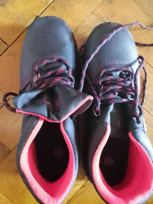 Bocanci de femei stil adidași