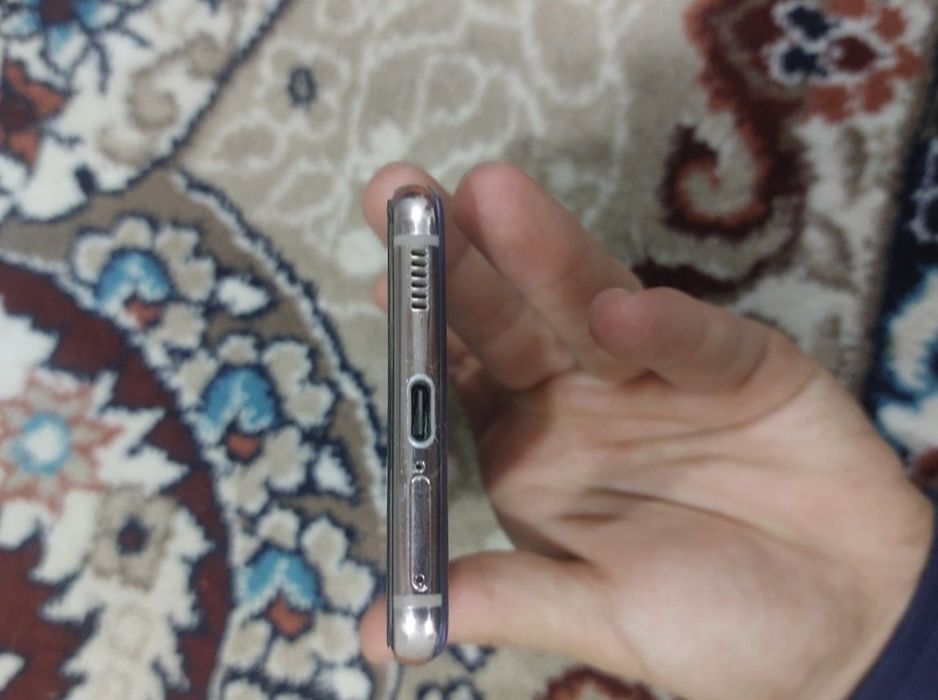 Samsung  s 21  sotiladi