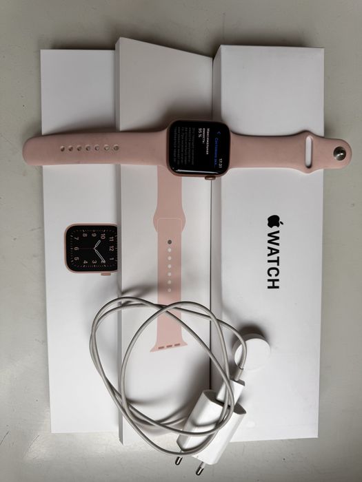 Продам apple watch SE 44 mm