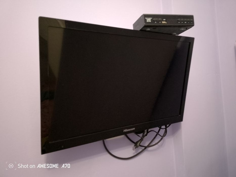 Телевизор Hisense с размером 55*35