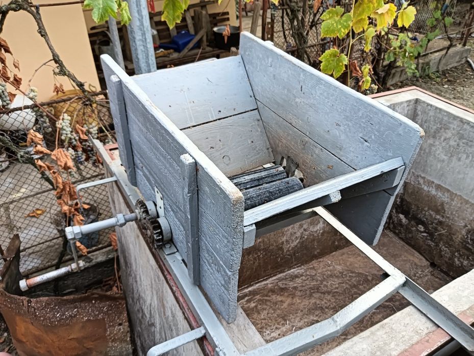 Cazan de cupru 110 litri - Butoi stejar 300L - Zdrobitor struguri