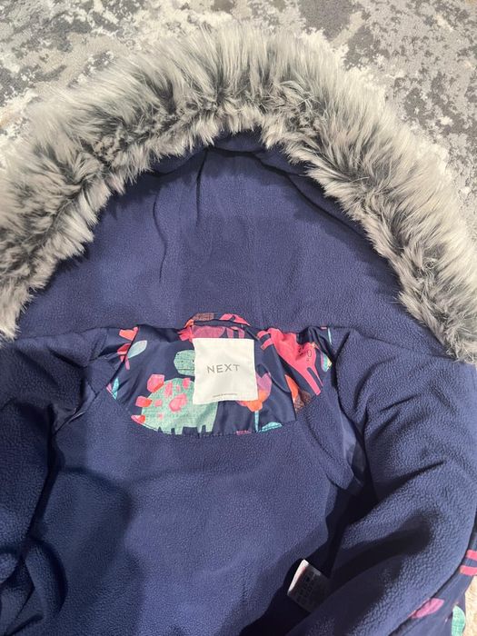 Combinezon fata, Next