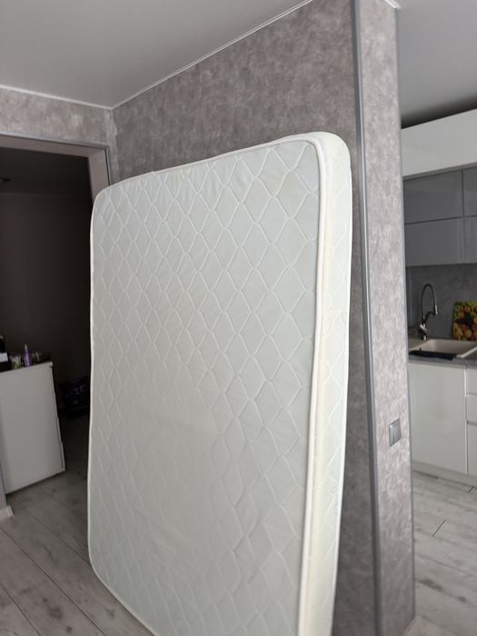 Продам матрас 140/200см,ОРМАТЕК(без пружин), мягкий.