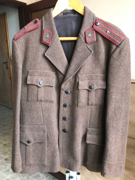 Колекция от военни униформи