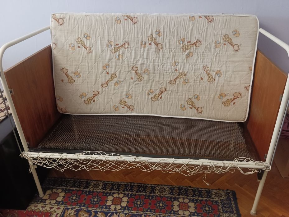 Детско легло  с дървени табли