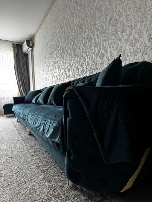 Продам диван. 4 метра. В отличном состоянии.