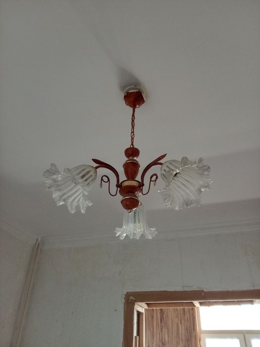 Продается Люстра