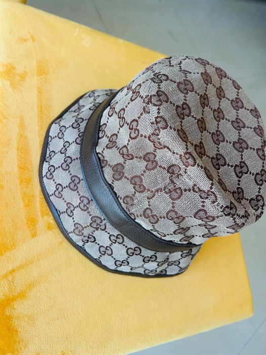 Супер актуална шапка GUCCI polyester и памук с кожен кант , чисто нова, размер М 57 см