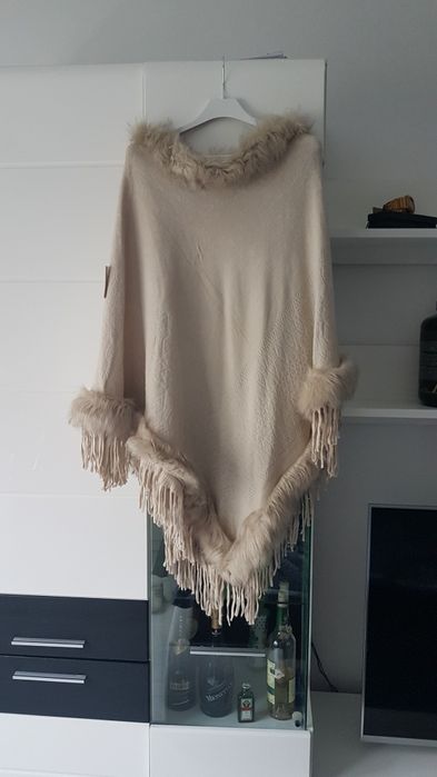 Poncho de dama bej