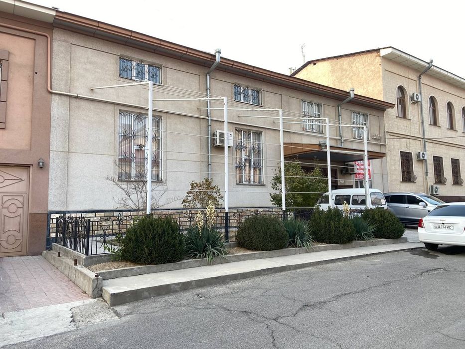 Srochna!! sotiladi ipakchilik 6 sotox 11 xona, fasad 20×30