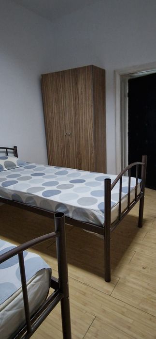 De ichiriat etaj cu 9 camere ,cu 2,3,4,5 paturi/camera