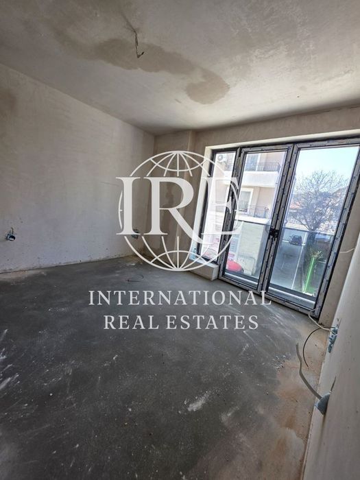 Продава се Четиристаен апартамент в Варна, Цветен квартал - 131 кв.м за 954 €/кв.м - Снимка #4