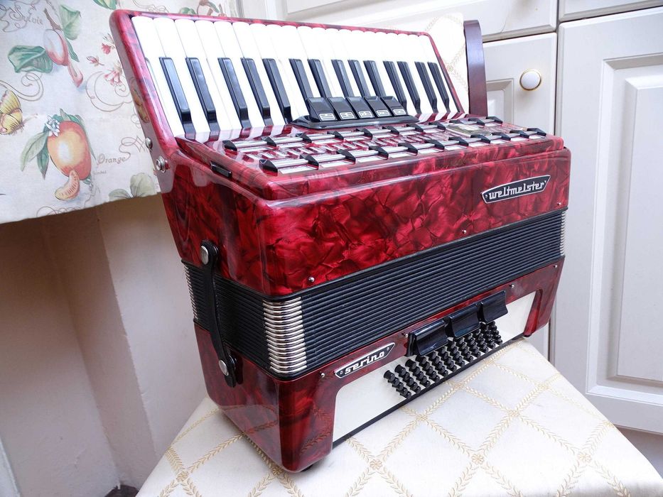 Перфектен акордеон Велтмайстер Серино 60 баса НОВ.