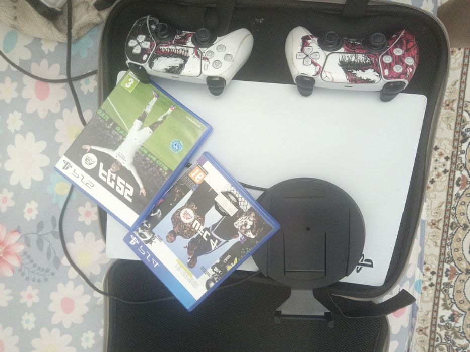 Продам ПС 5 с джойстиками, дисками