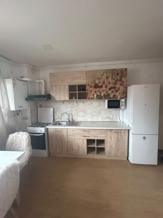 Închiriez apartament