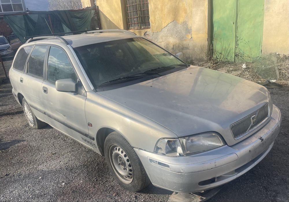Volvo v40 2.0 на части . Волво в40