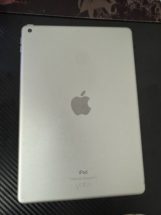 iPad Gen 9 (256 GB) - Pachet complet cu pen, husă și tastatură