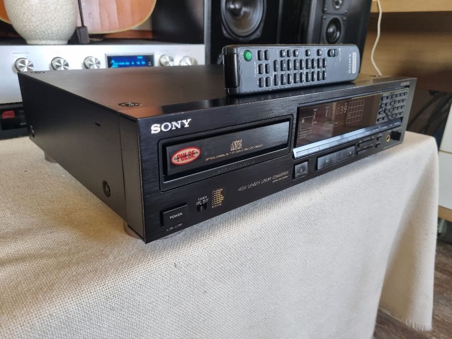 Sony CDP-990. Perfect functional. 18 Bit. Impecabil