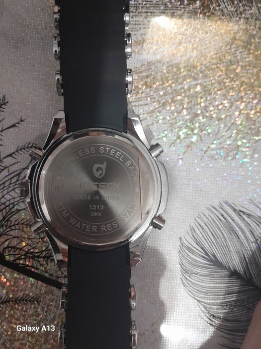 Продаются  часы .