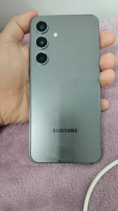 Samsung s24 б/у.