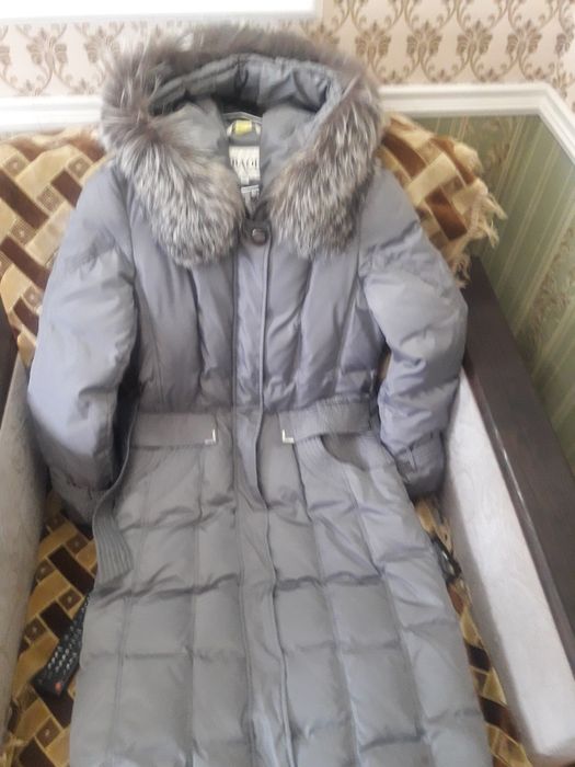 Продаю зимнее пальто пуховик