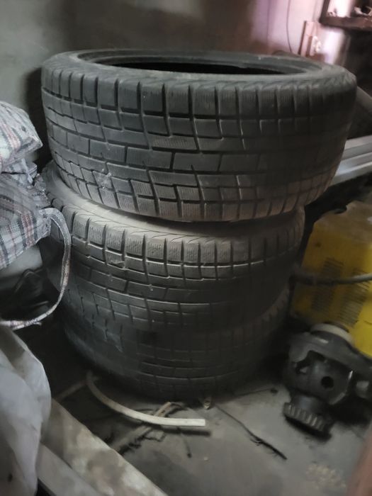 Продам Резину Шины 235/45/18