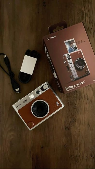 камера мгновенной печати Instax mini evo