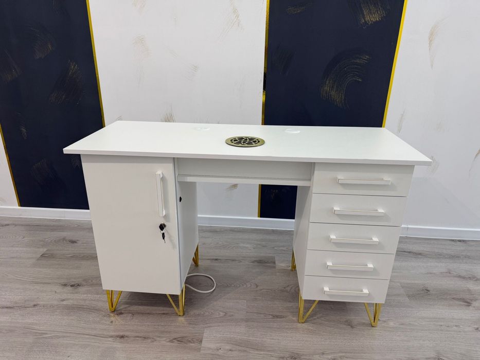 Masa de manichiura cu aspirator incorporat