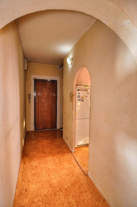 Apartament 2 camere cu balcon | Str. George Coșbuc | Aproape de UMFST | Necesită renovare completă | Etaj 4/4