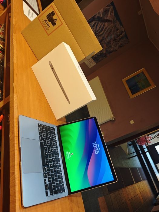 Laptop Apple MacBook Air 13 Retina, M1 , 8GB, SSD 256GB , carcasa, full box + factura !