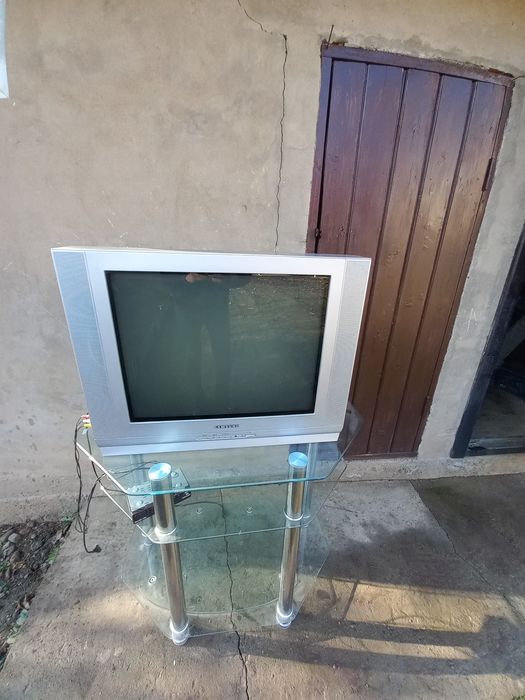 Телевизор и подставка