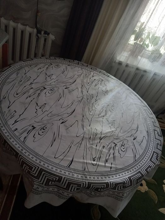 Продам стол стульями