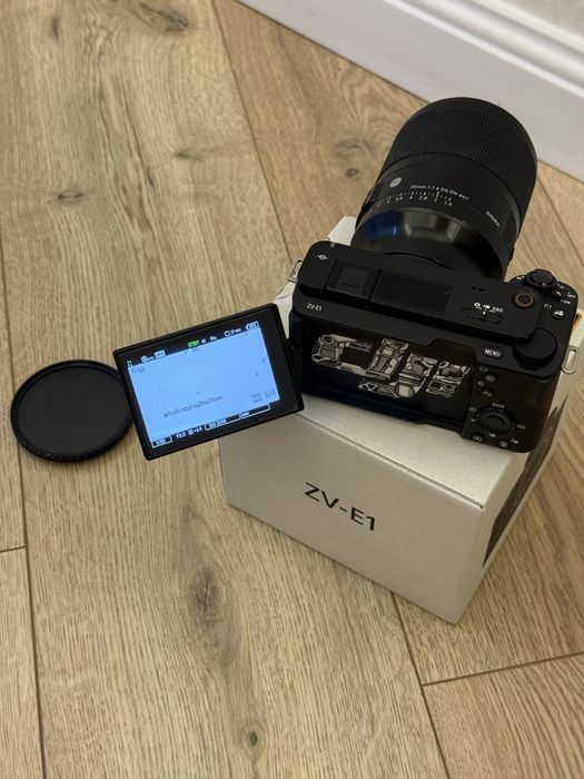 Видеокамера Sony ZV E1