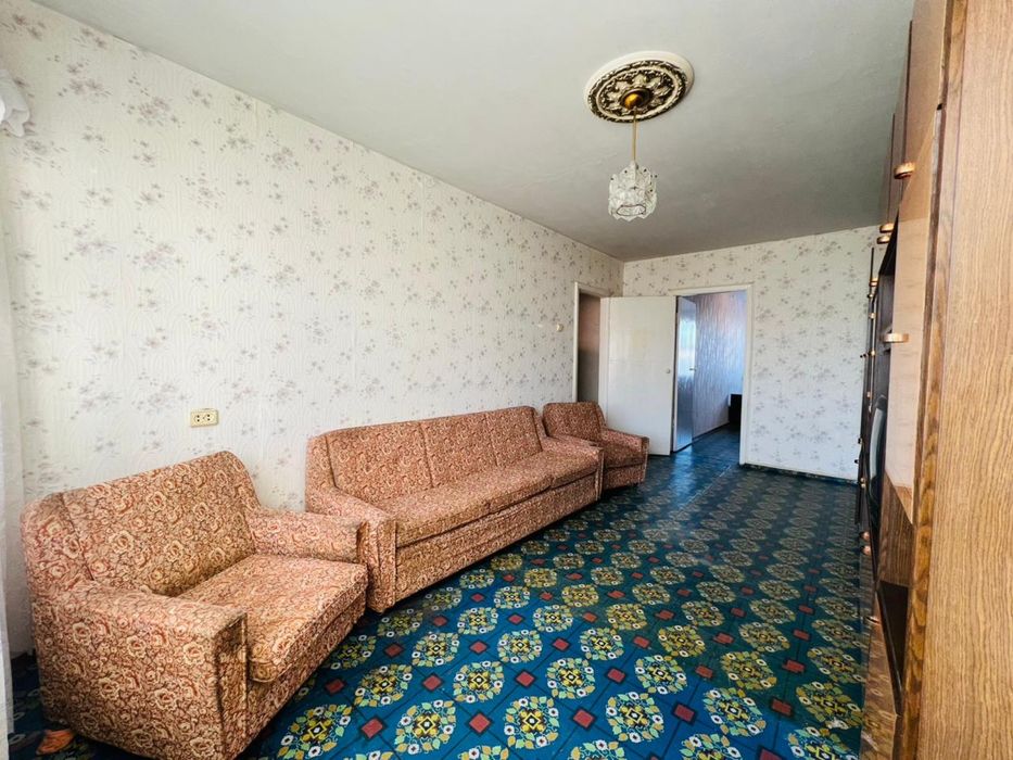 Продам двухкомнатную квартиру в районе Революции