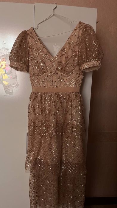 Вечерний платье с камнями