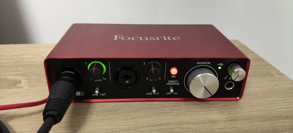 Kit Studio  Microfon Rode NT1 A - Interfata Focusrite Scarlett 2i2 Gen 2