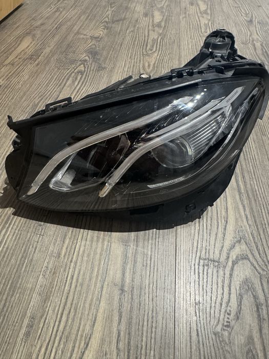 Vand far stanga mercedes w213