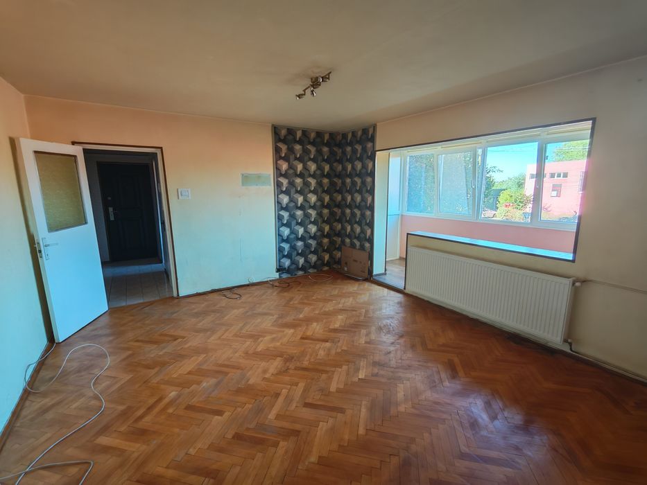 Vand apartament 2 camere, confort 1, etajul 1 — fotografia 1