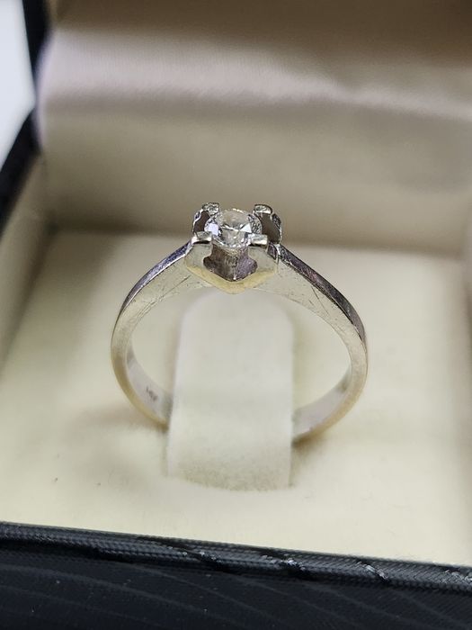 Годежен пръстен. Нов. Бяло злато 0.21ct/ 2.47 гр 14к