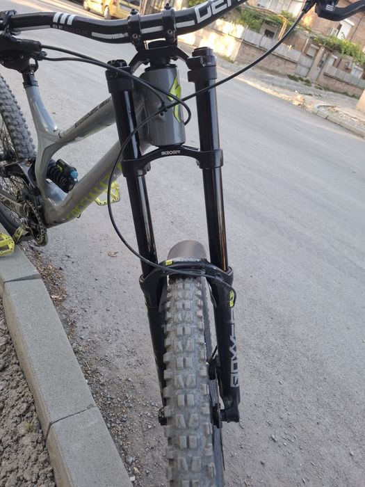 Продавам rock shox boxxer select