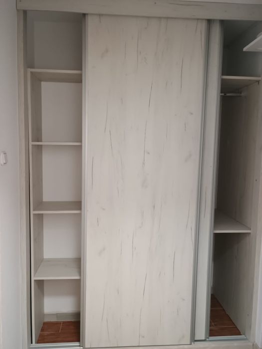 Proprietar închiriez garsonieră 40 mp, et 5 în bloc din 1986