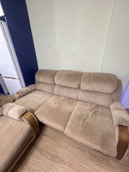 Диван трехместный