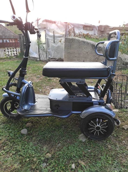 Cărucior electric pentru persoane vârstnice sau cu dizabilități