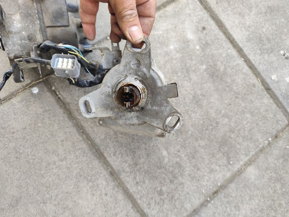 Далеко за honda logo и honda hr-v