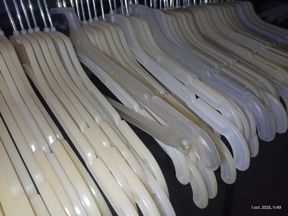 Vând umerașe pentru bluze