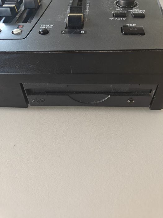 Mixer Boss multitracker digital cu 8 piste