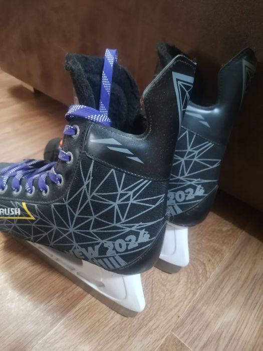 Коньки хоккейные